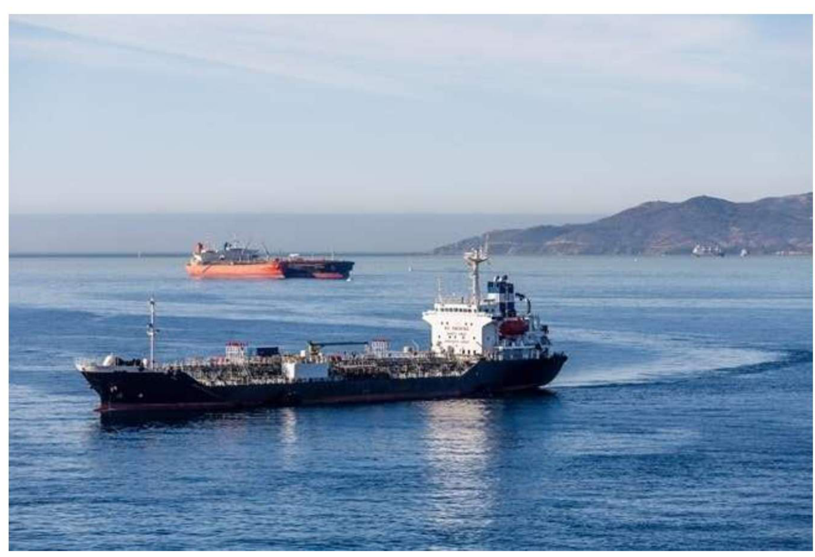 Two tankers — one laden and one in ballast — passing at sea